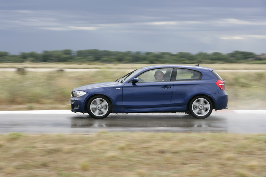 宝马130i在赛道上的动态表现