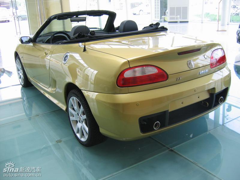 南汽名爵tf跑车到店实拍图