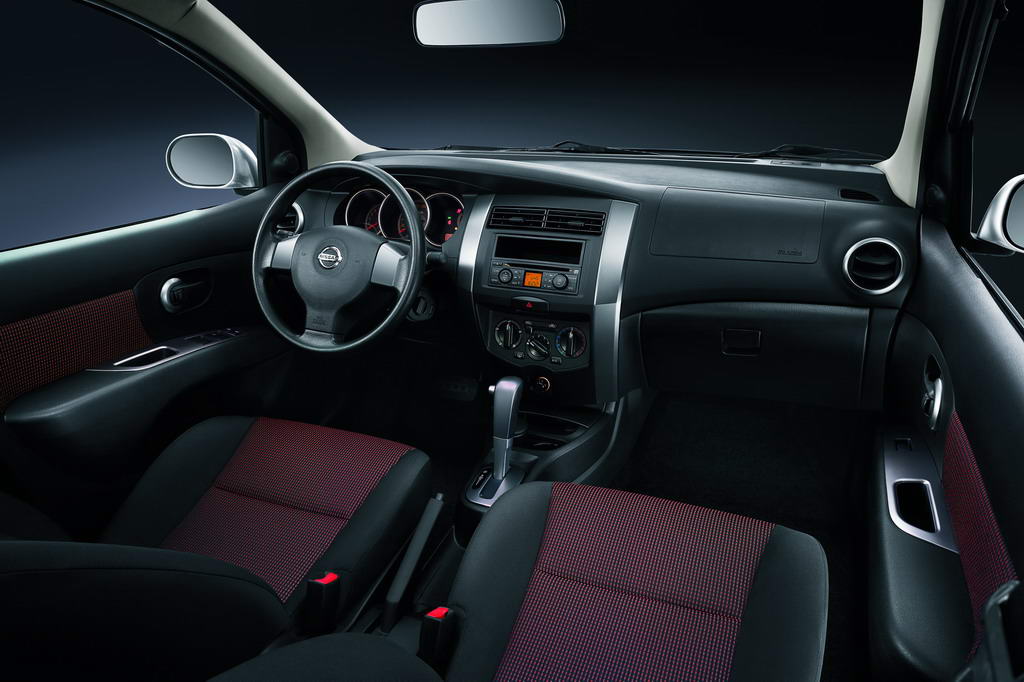 骊威劲锐版内饰