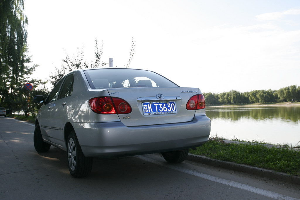 还能用一种更平易近人的价格诠释花冠 外观花冠ex后窗09年花冠外观