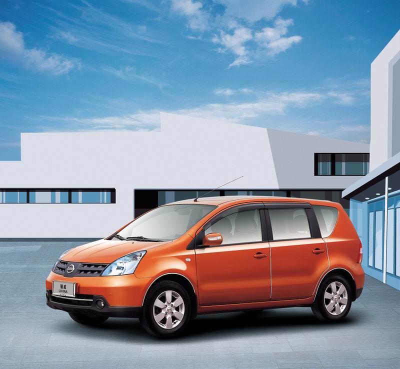 "骊威"清晰的操控面板,舒适的驾驶座椅还有从容的操控