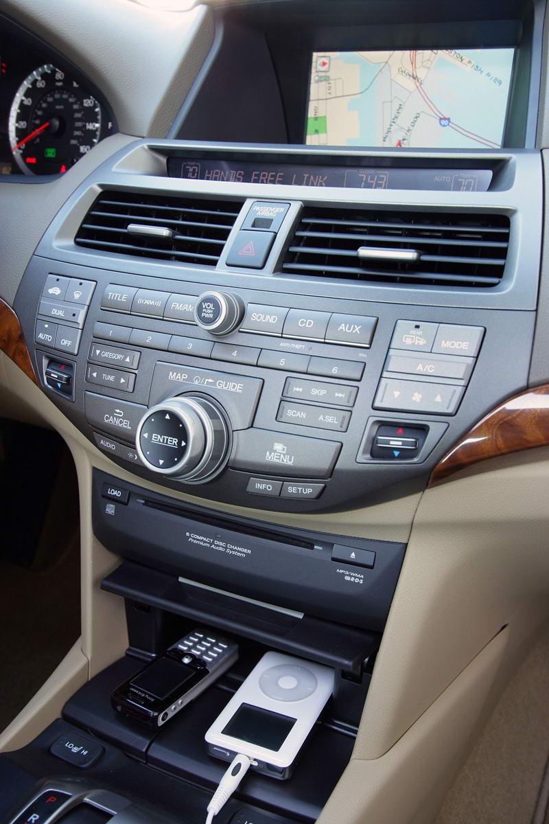 图为第八代雅阁内饰