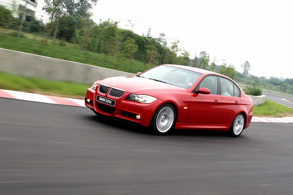 325i豪华运动型动态图片_宝马3系图片27131_汽车图库_新浪汽车_新浪网