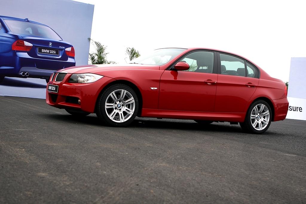 325i豪华运动型外观图片_宝马3系外观图片27120_汽车图库_新浪汽车