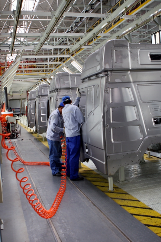 图为解放j6生产线