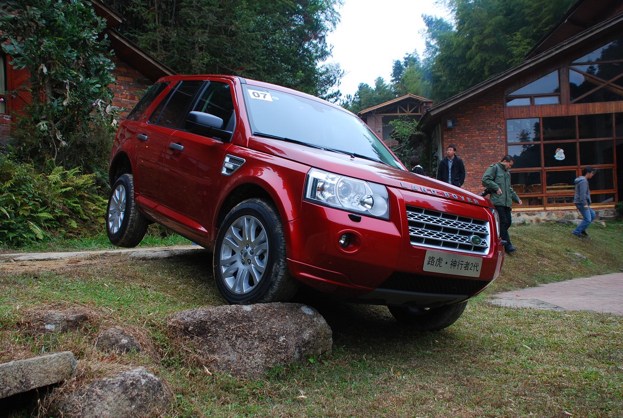 2010款路虎神行者2试车图片欣赏