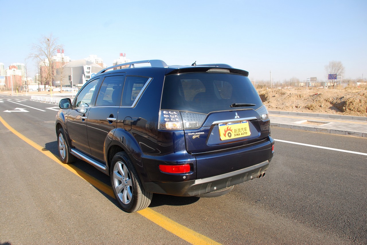 2010款欧蓝德ex3.0精英gt版外观实拍