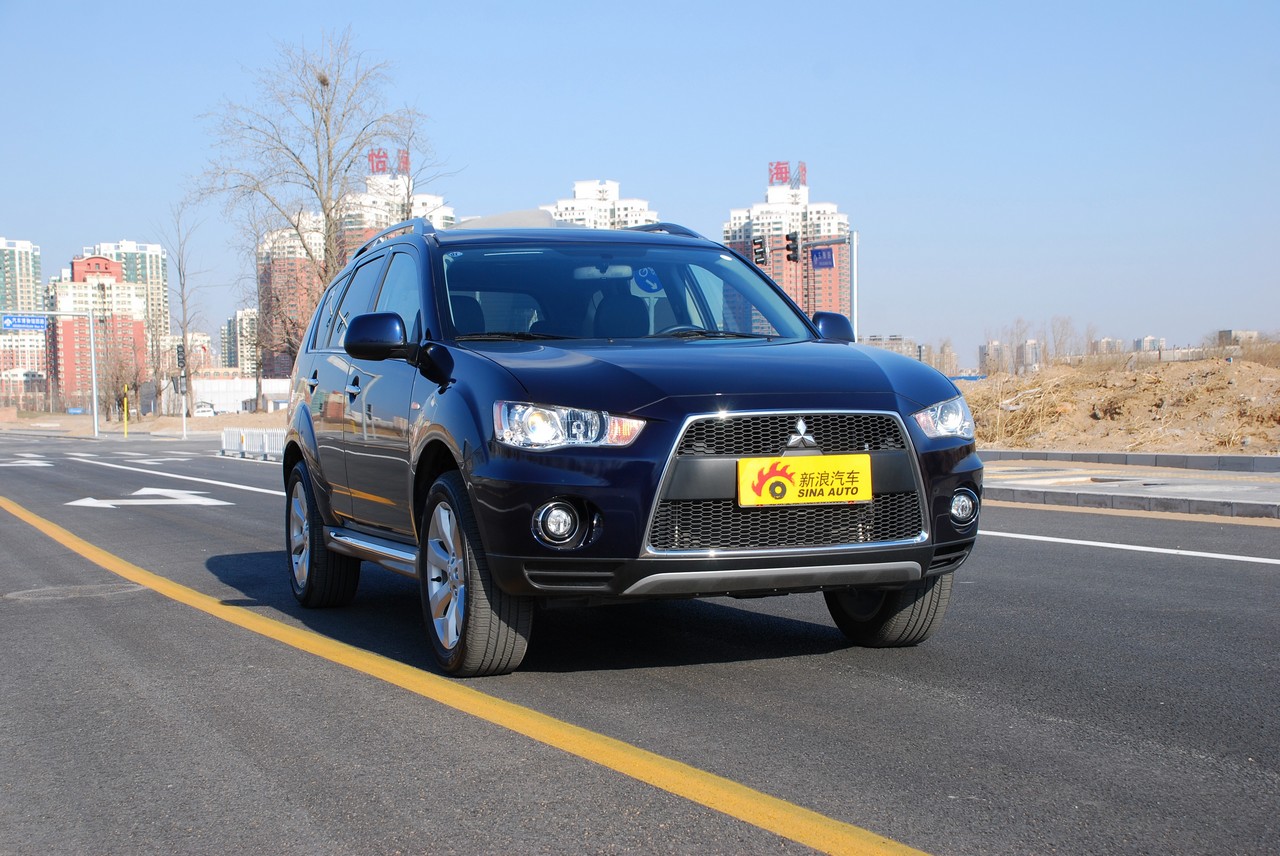 2010款三菱欧蓝德ex试驾实拍图