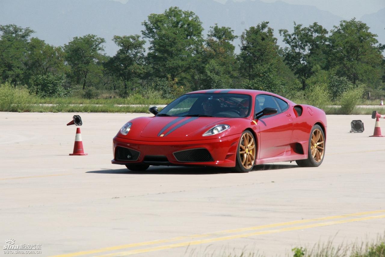 法拉利430 scuderia是在f430基础上为最热爱运动和最富激情的法拉利