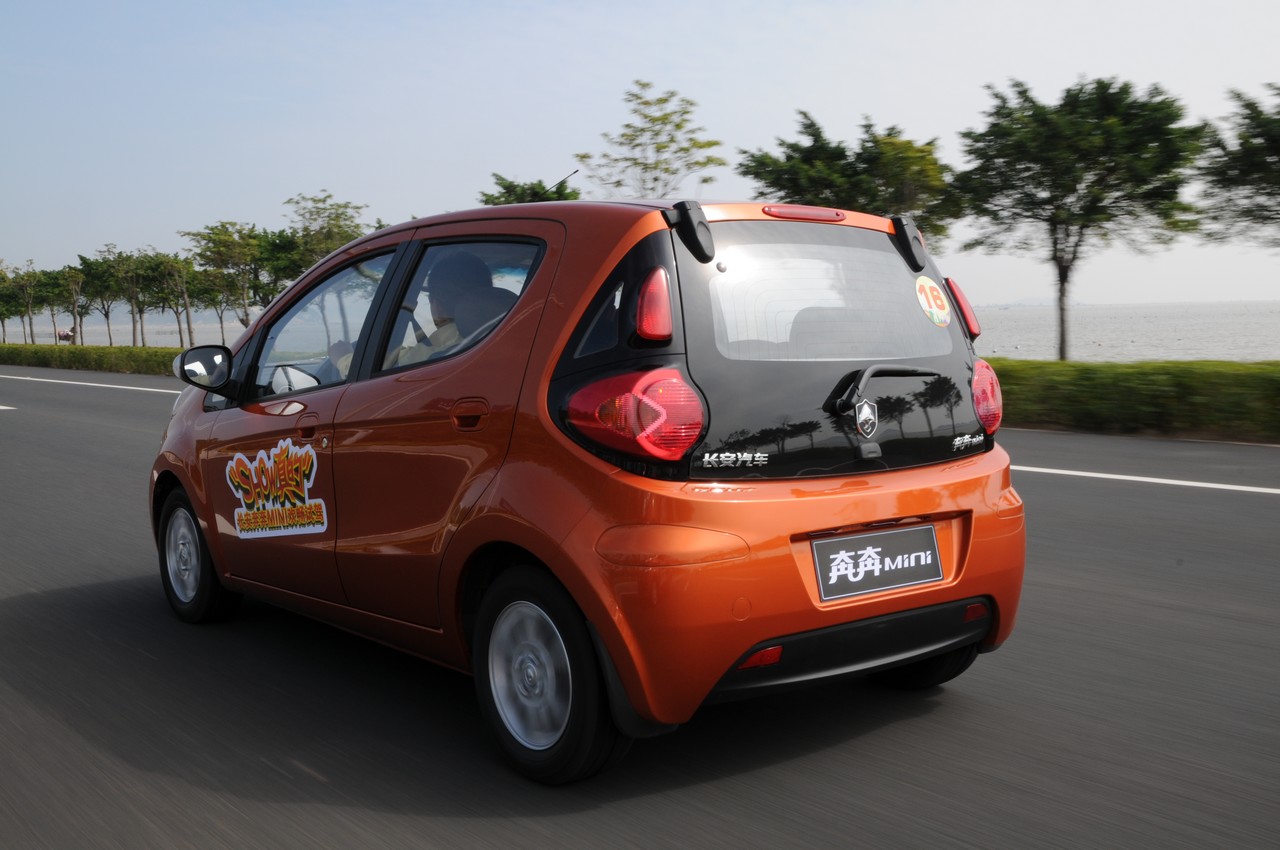 长安奔奔mini试车图
