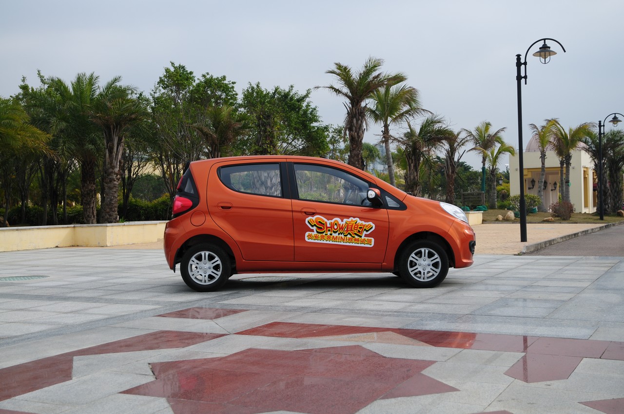 长安奔奔mini外观实拍