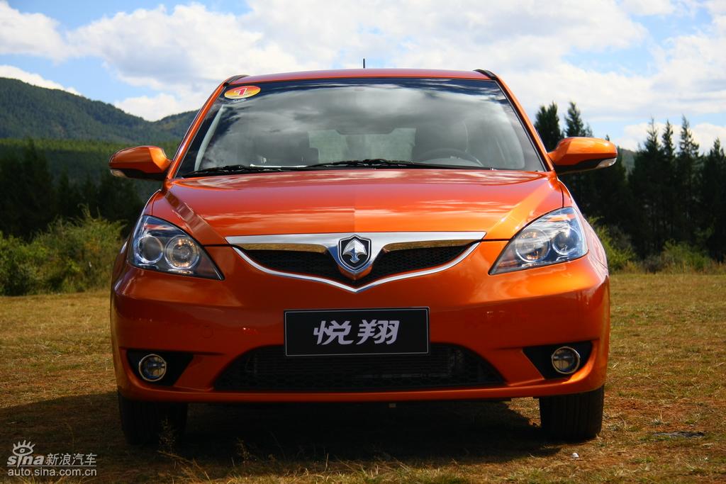 长安悦翔两厢外观