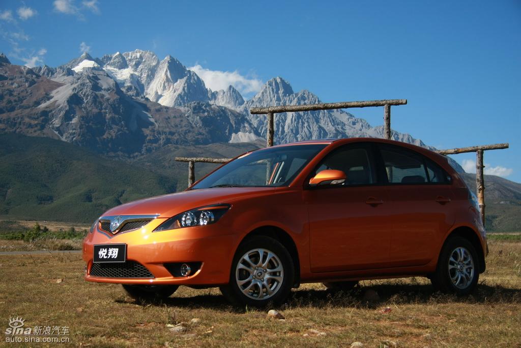 长安悦翔两厢外观