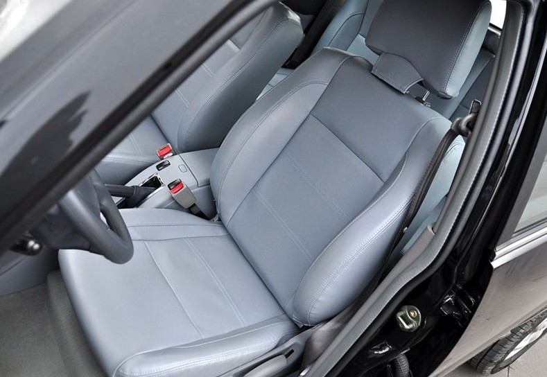 川汽野马f99官方图内饰_野马f99空间图片225820_汽车图库_新浪汽车