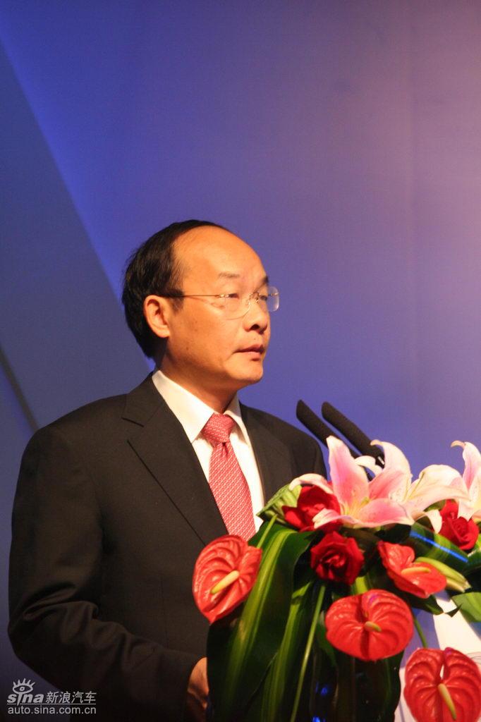 东风汽车公司总经理徐平致词