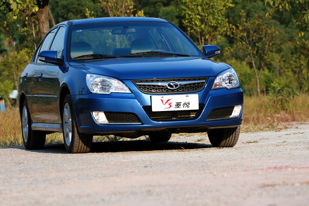 菱悦v3外观图片.