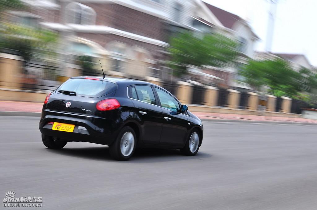 菲亚特bravo博悦是一款充满驾驶乐趣的运动型小车,外观圆润,车身线条