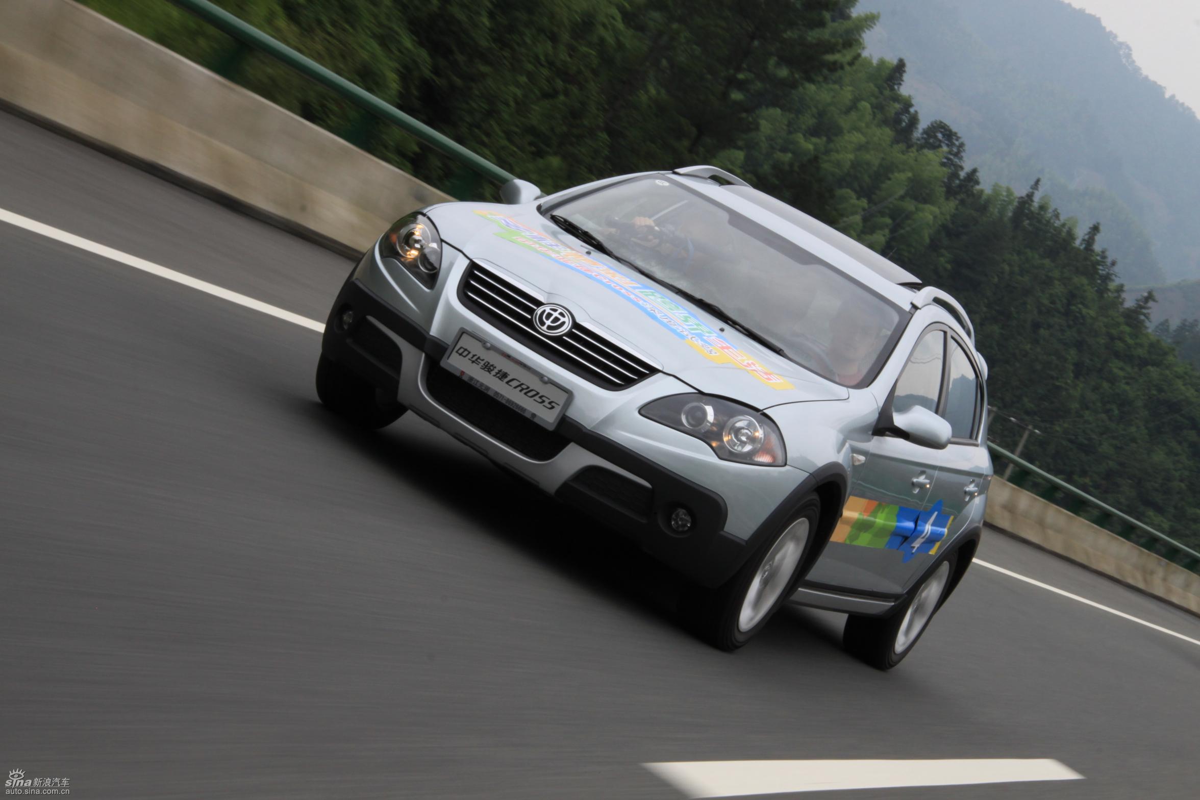 中华骏捷cross动态实拍图