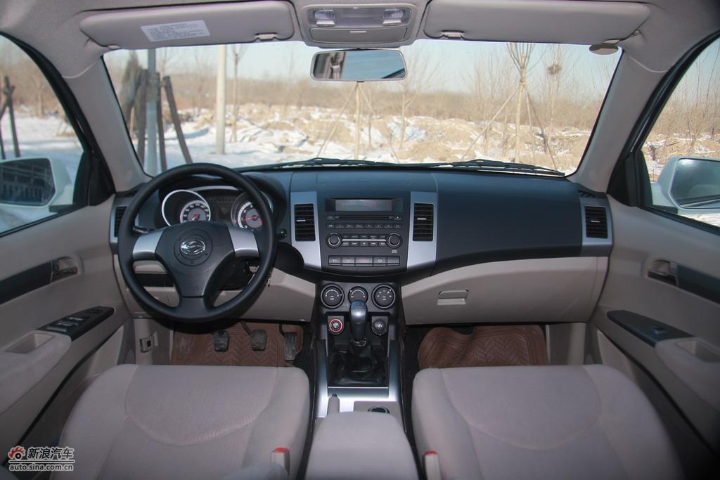 陆风x8试驾实拍图内饰