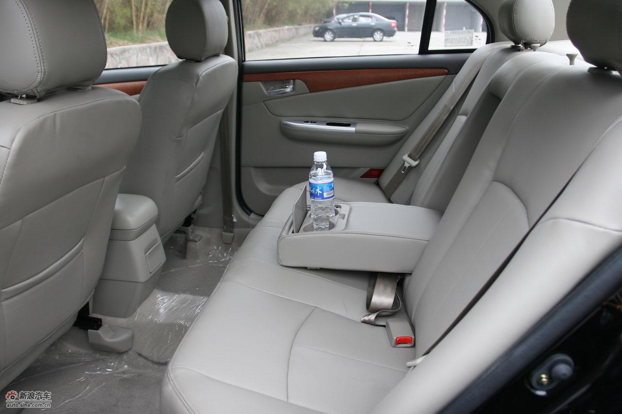 力帆620cvt内饰与细节_力帆620空间图片232913_汽车图库_新浪汽车