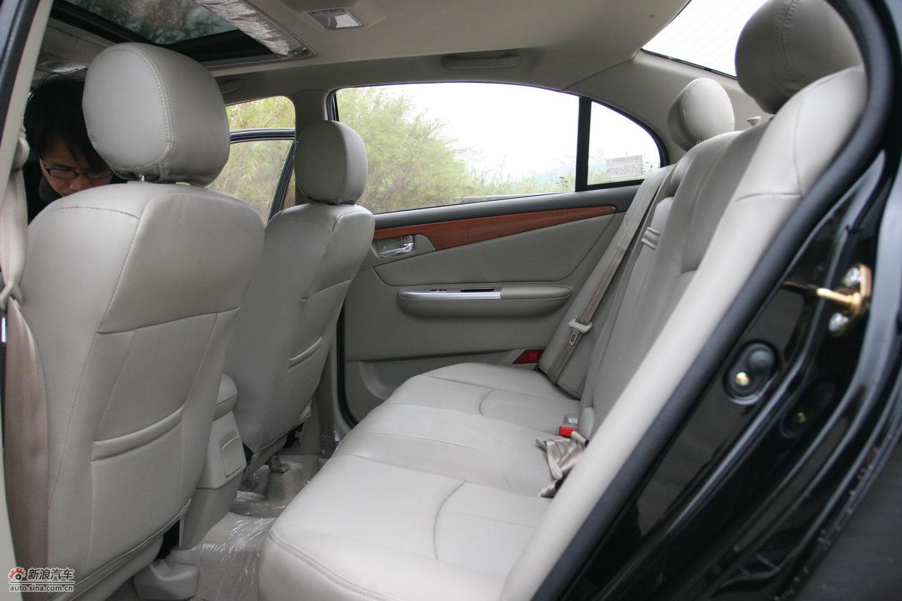 力帆620cvt内饰与细节_力帆620空间图片232940_汽车图库_新浪汽车