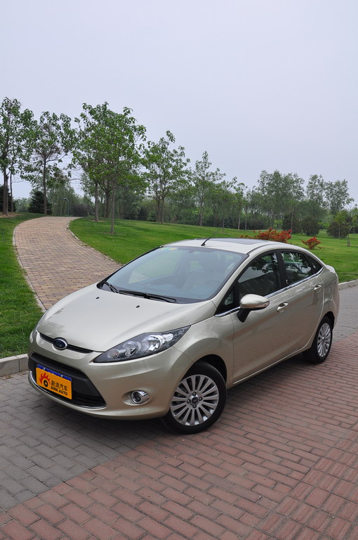 长安福特新嘉年华三厢试车实拍图 外观