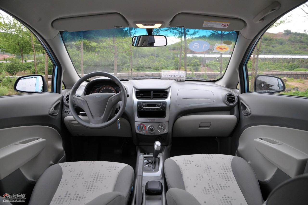 新赛欧两厢版1.2emt内饰