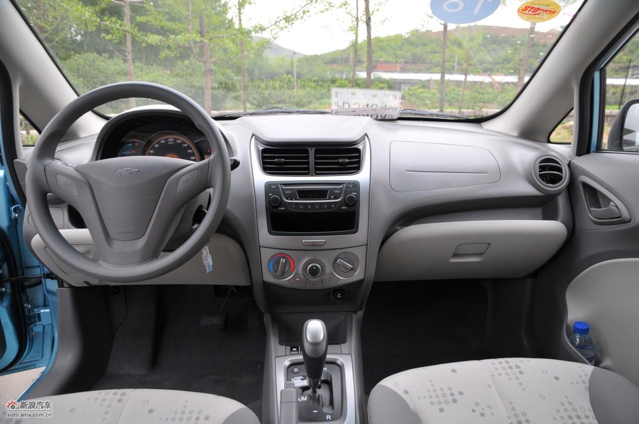 新赛欧两厢版1.2emt内饰