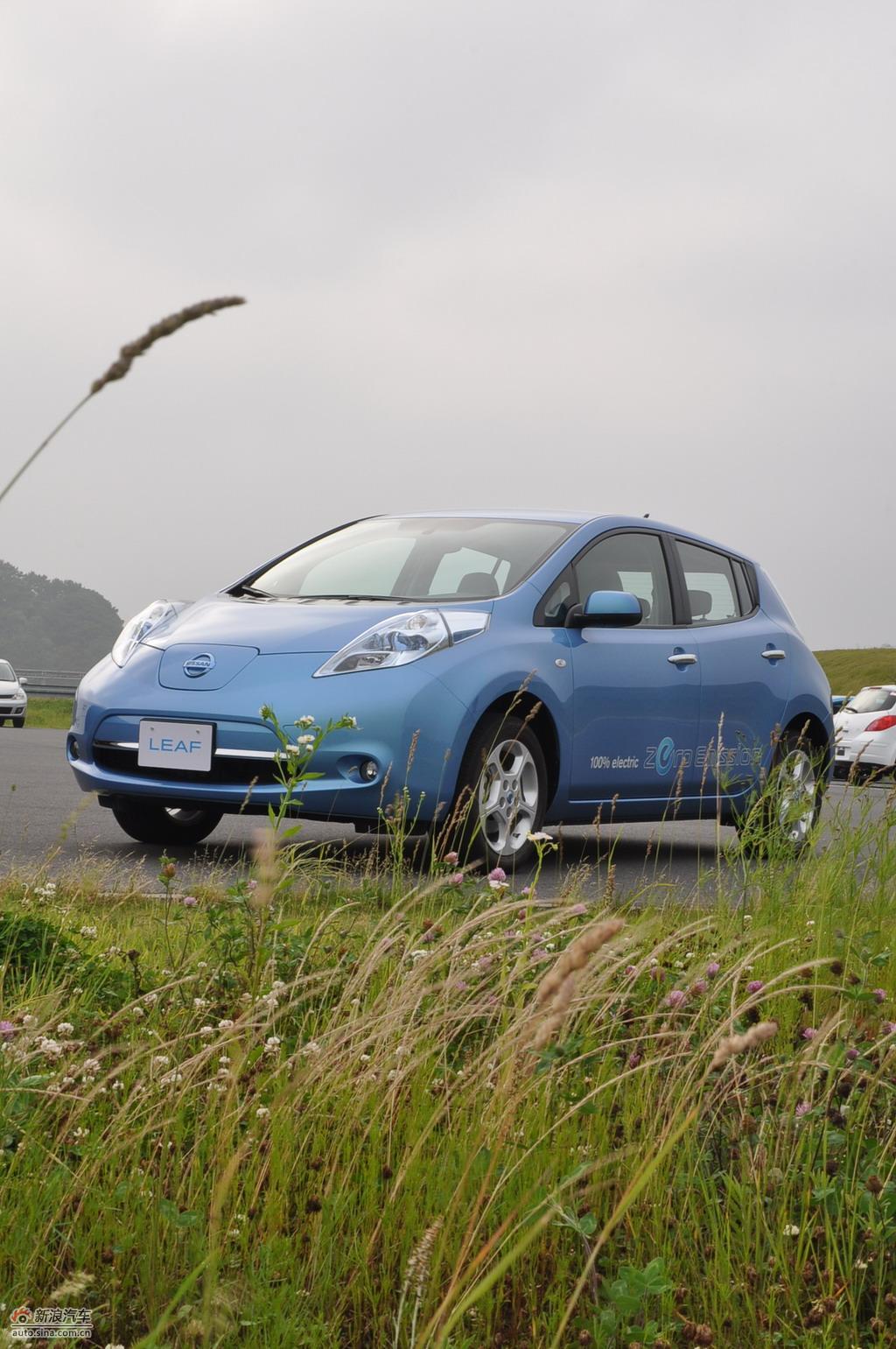 日产聆风纯电动车外观实拍图