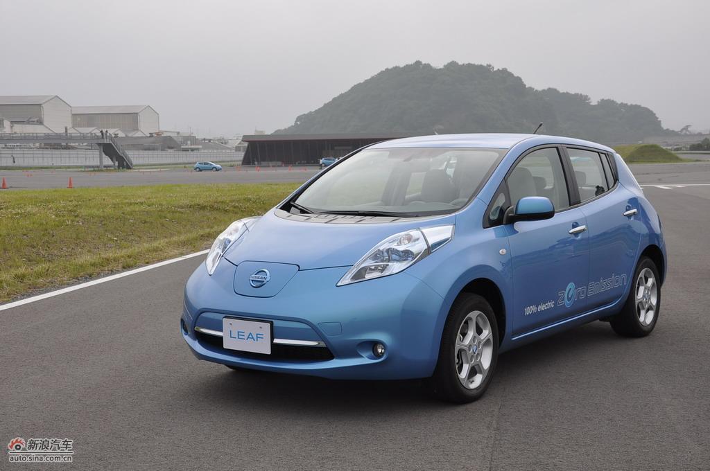 日产聆风纯电动车外观实拍图