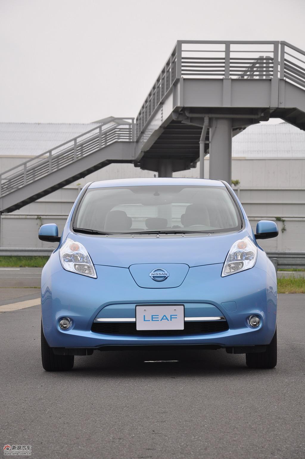 日产聆风纯电动车外观实拍图