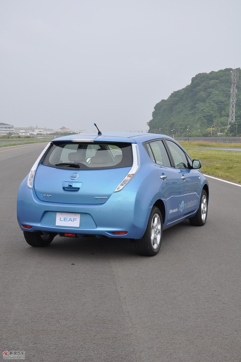 日产聆风纯电动车外观实拍图