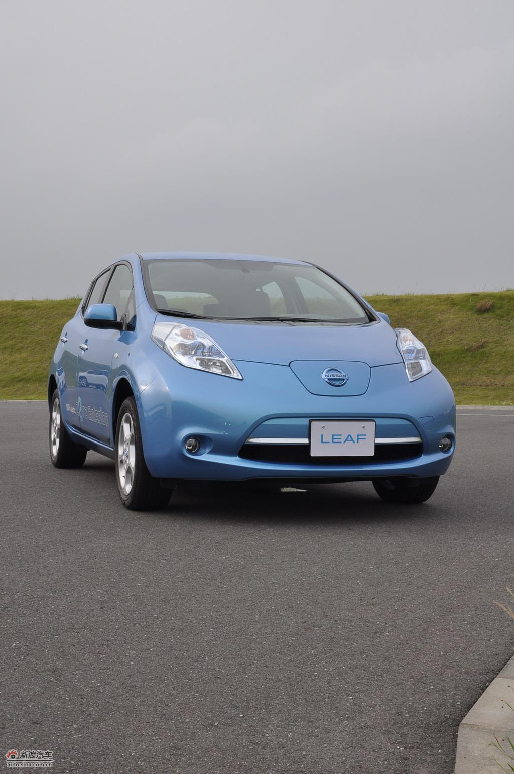 日产聆风纯电动车外观实拍图