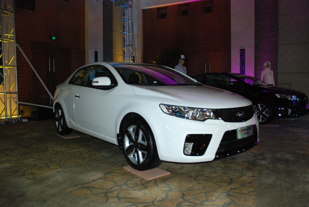 起亚shuma速迈实拍外观