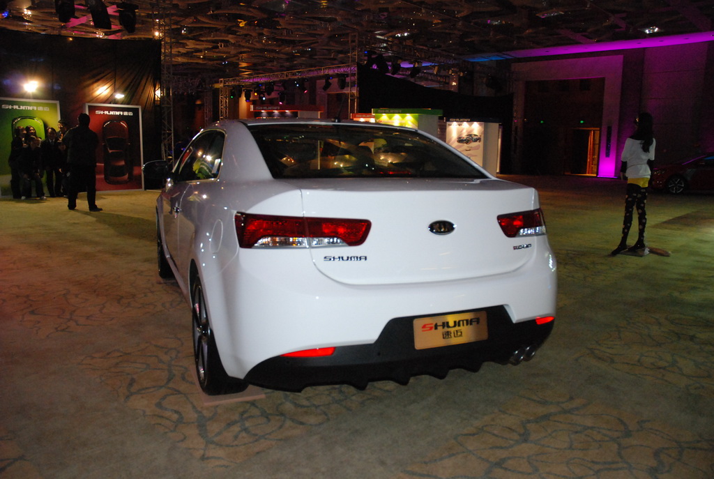 起亚shuma速迈实拍外观