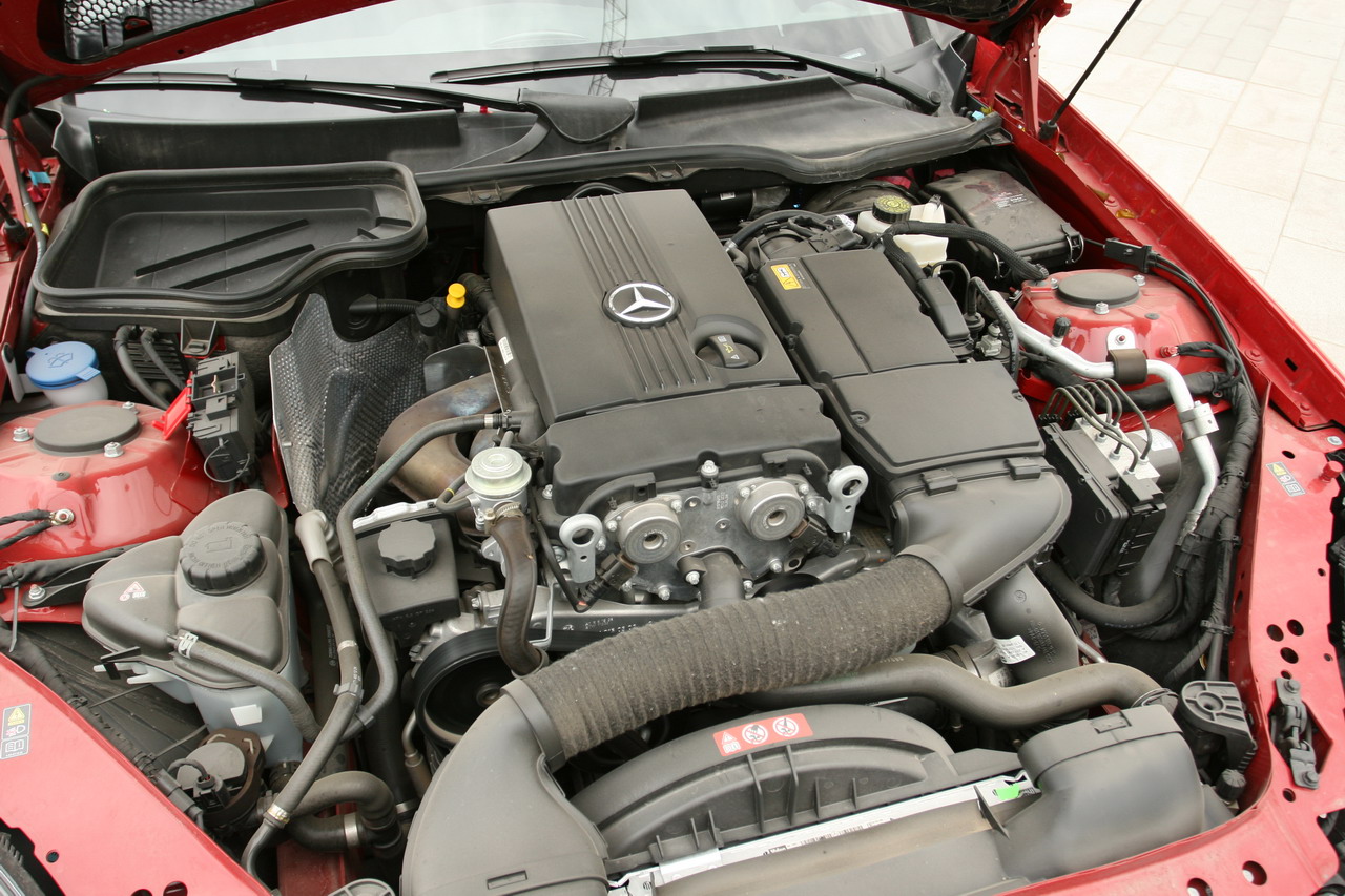 梅赛德斯-奔驰slk200机械增压引擎图片.