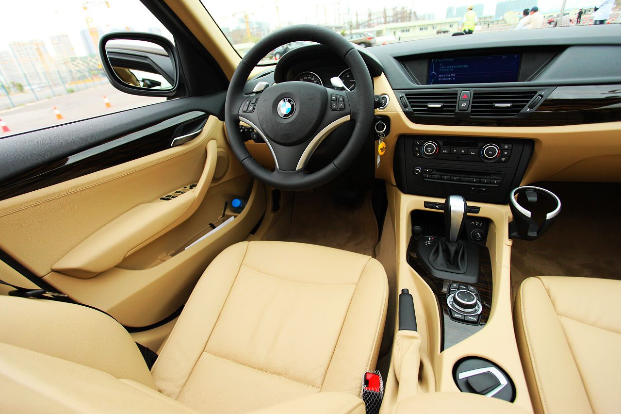 宝马x1 xdrive28i内饰图片.