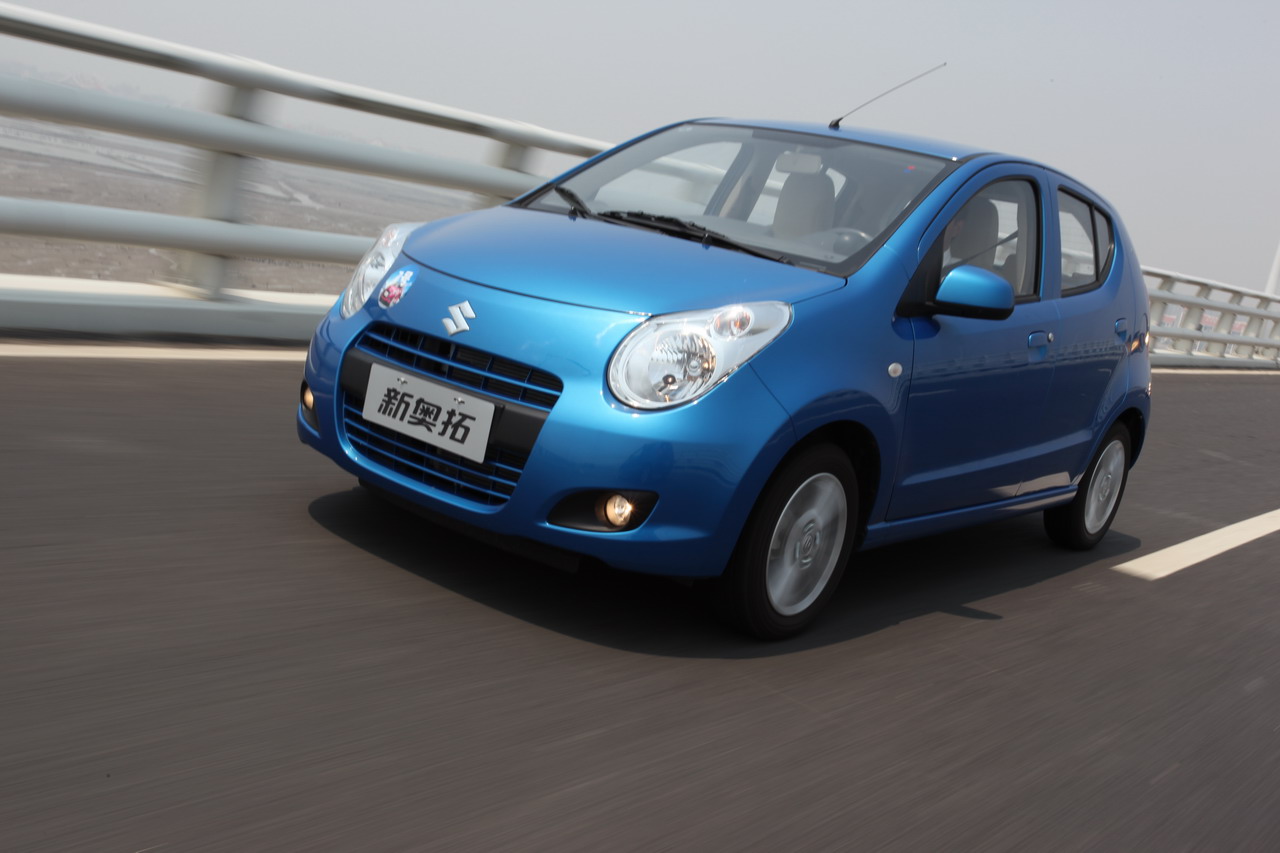 新浪汽车试驾长安铃木全新奥拓