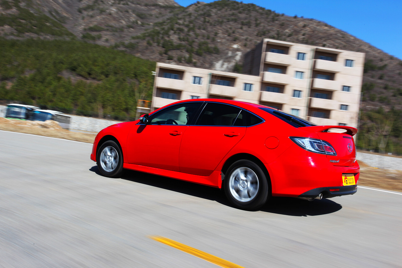 睿翼轿跑外观图片.