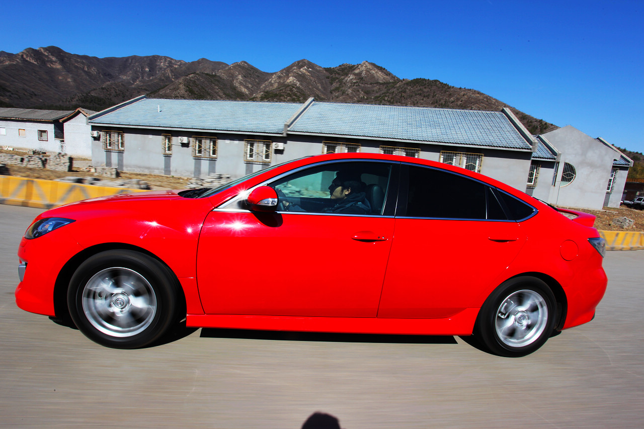 睿翼轿跑外观图片.