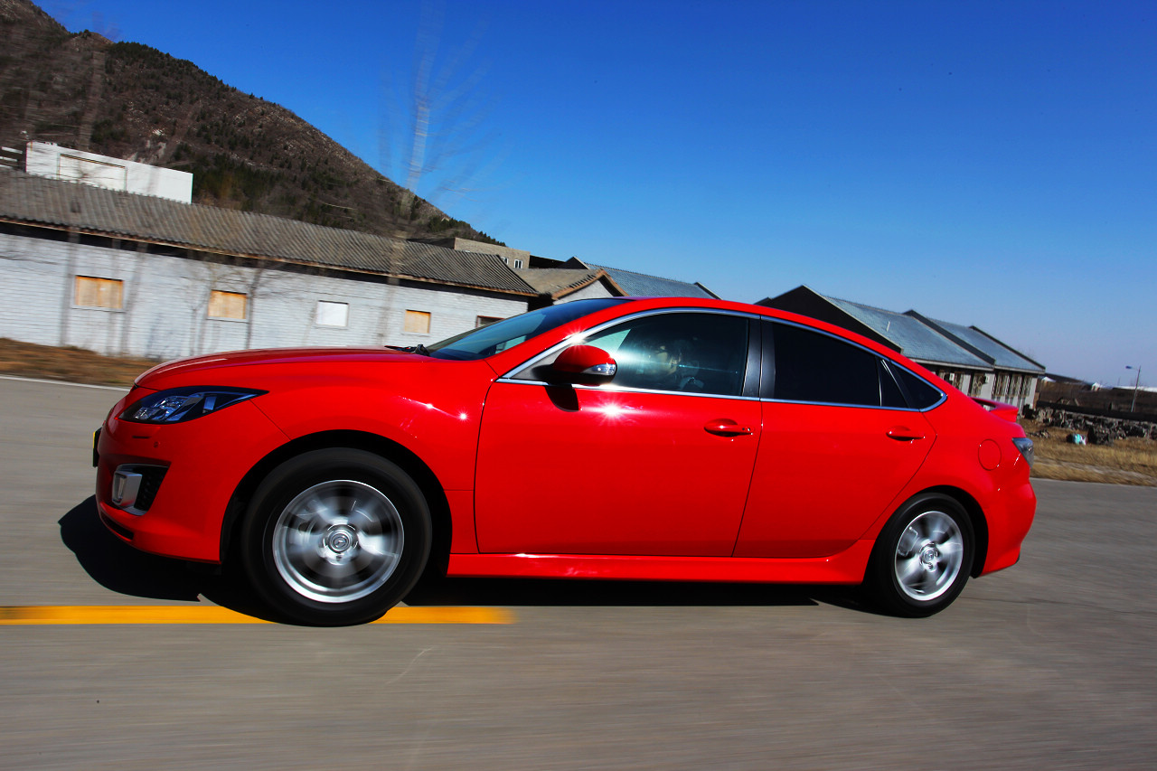 睿翼轿跑外观图片.