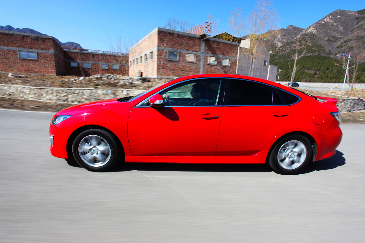 睿翼轿跑外观图片.