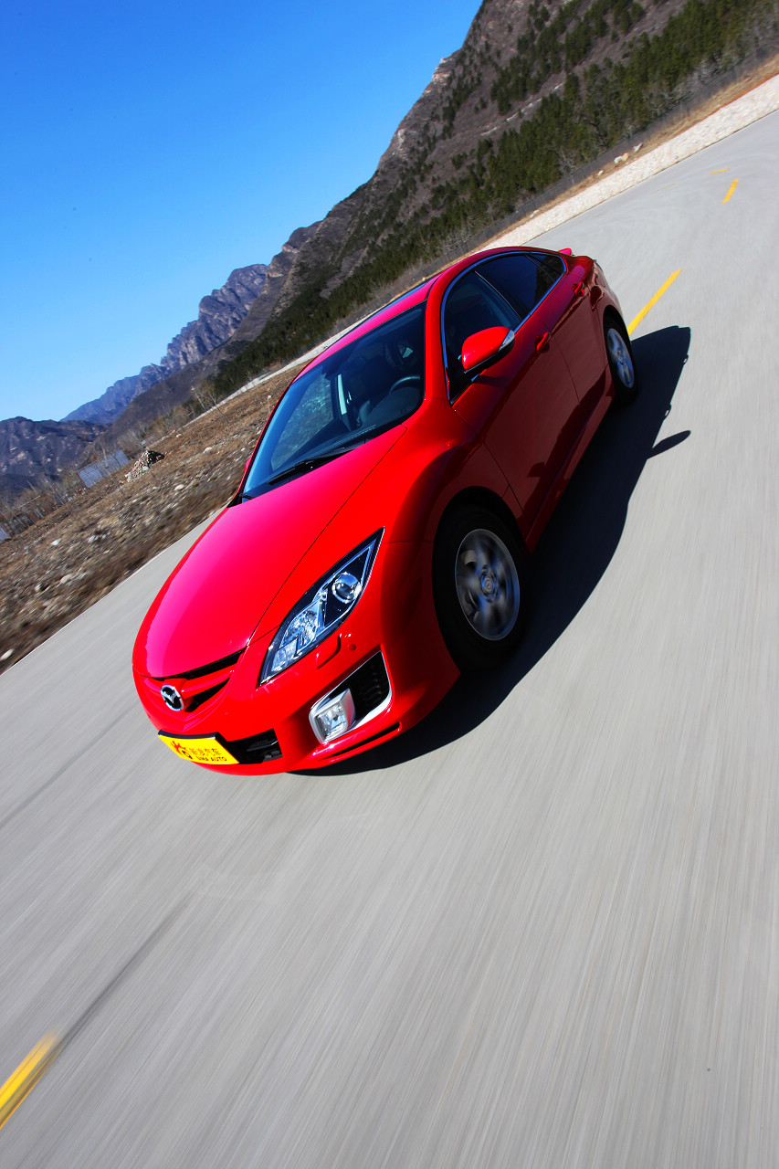 睿翼轿跑外观图片.