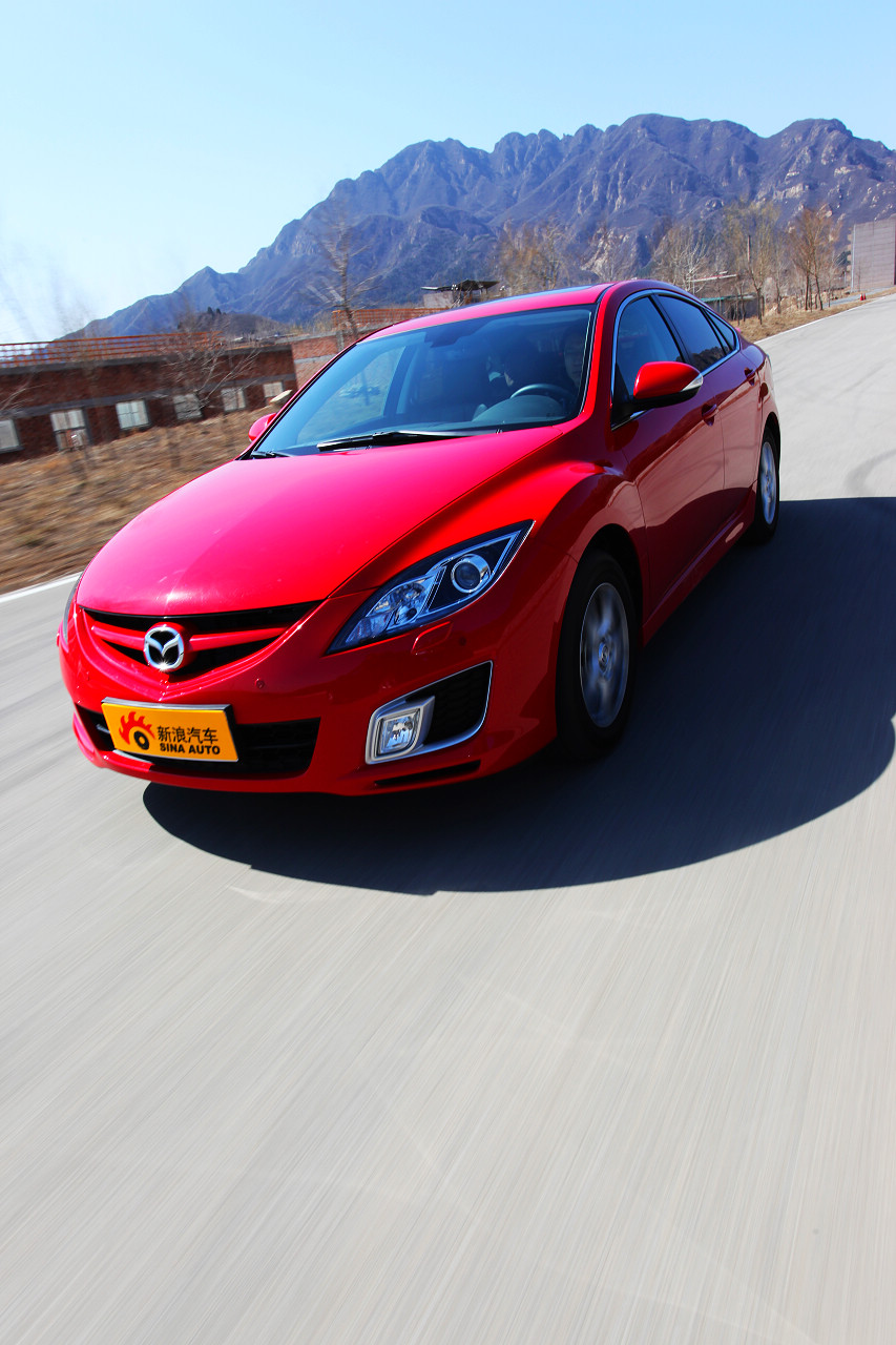 睿翼轿跑外观图片.