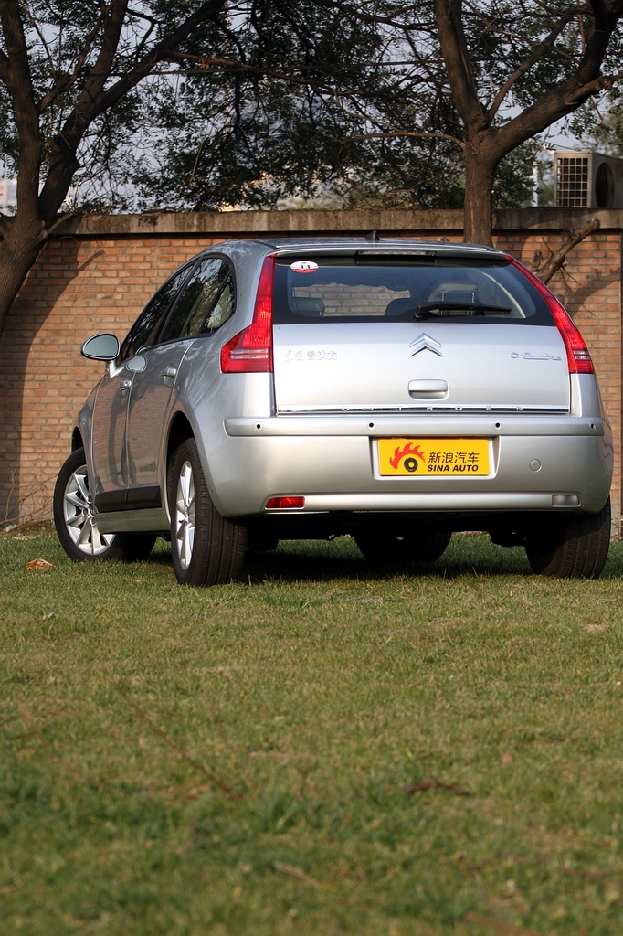 图为东风雪铁龙世嘉外观图片.