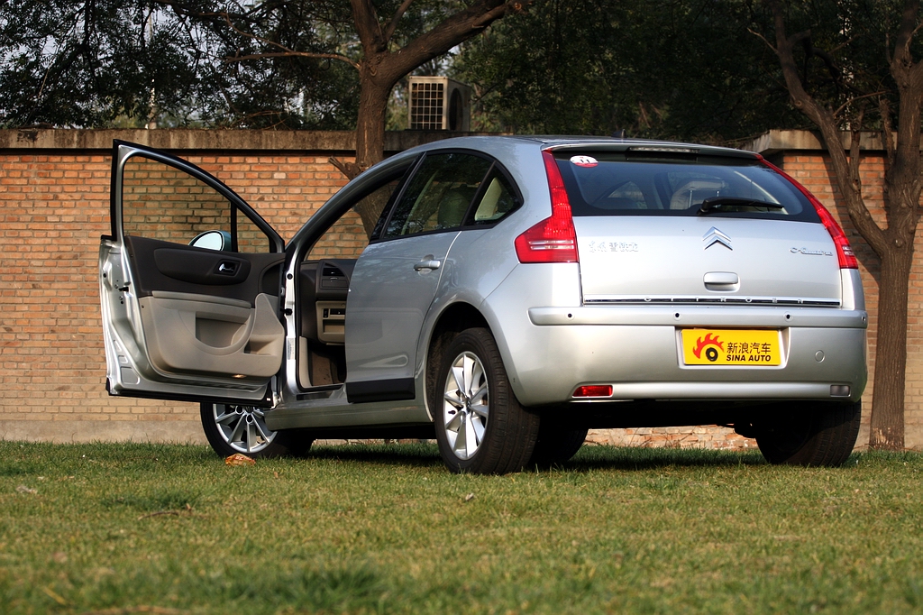 图为东风雪铁龙世嘉外观图片.