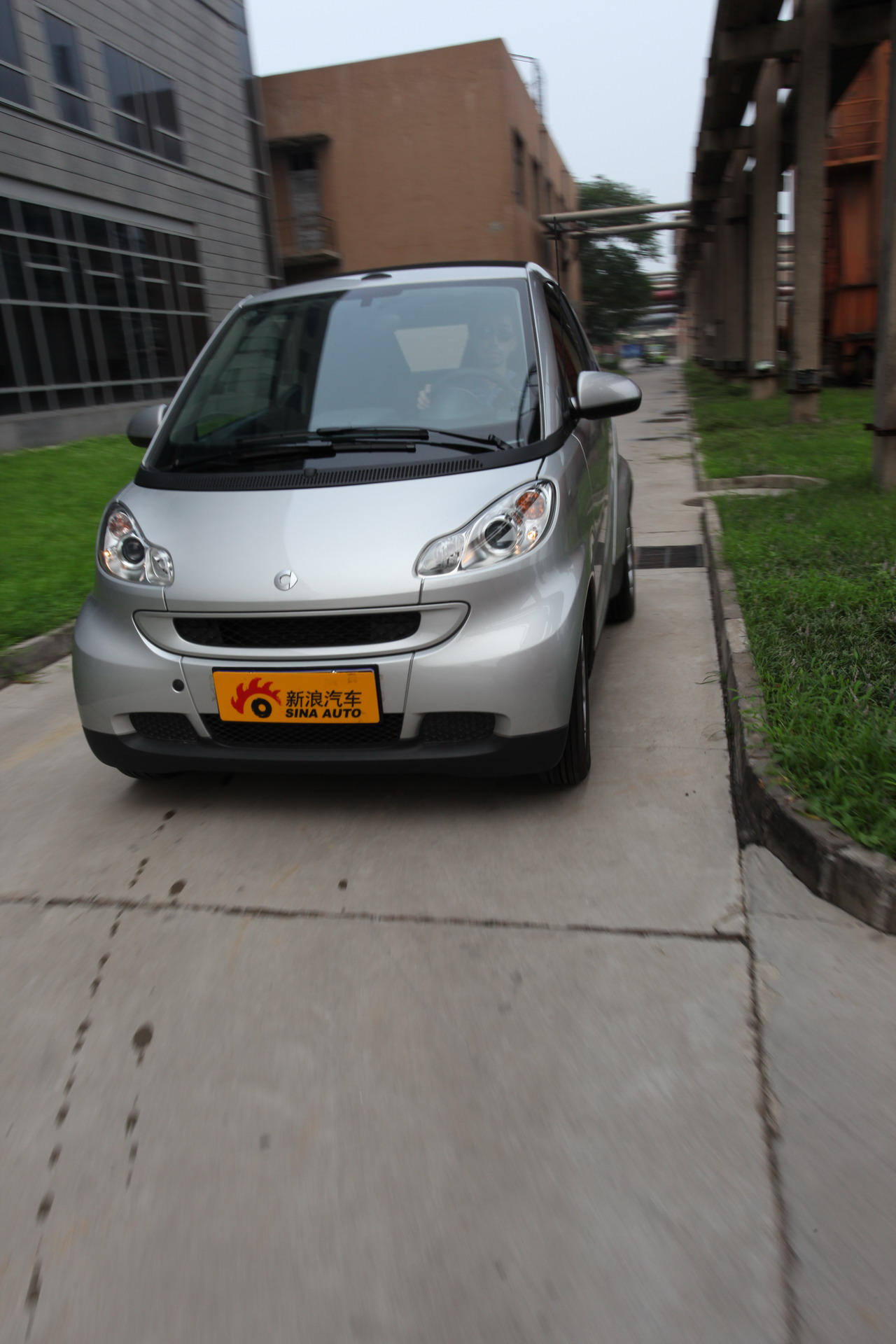 smart fortwo外观图片_smart双座图片192440_汽车图库_新浪汽车_新浪