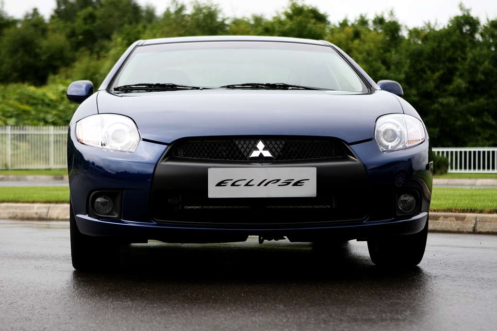 三菱eclipse日蚀是一款性价比突出的前驱跑车,源自三菱目前最新的gel