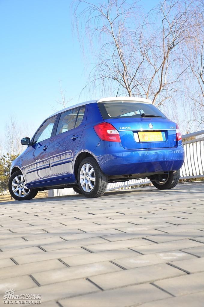 新浪试驾斯柯达fabia晶锐外观实拍图
