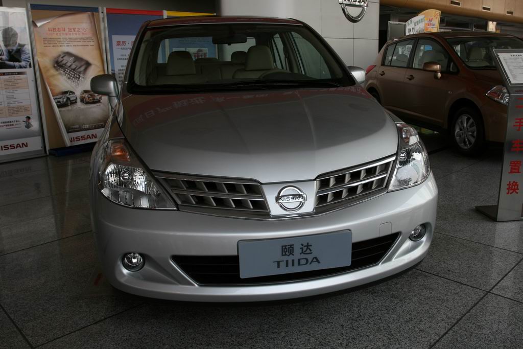 东风日产颐达tiida外观实拍图片.